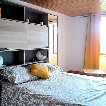 Gite De Location De Vacance - St-flour - 6-8 Personnes Dans Le Cantal *
